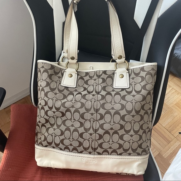 Coach GiGi Tote-Signature fabric, Ivory Leather - Picture 13 of 16